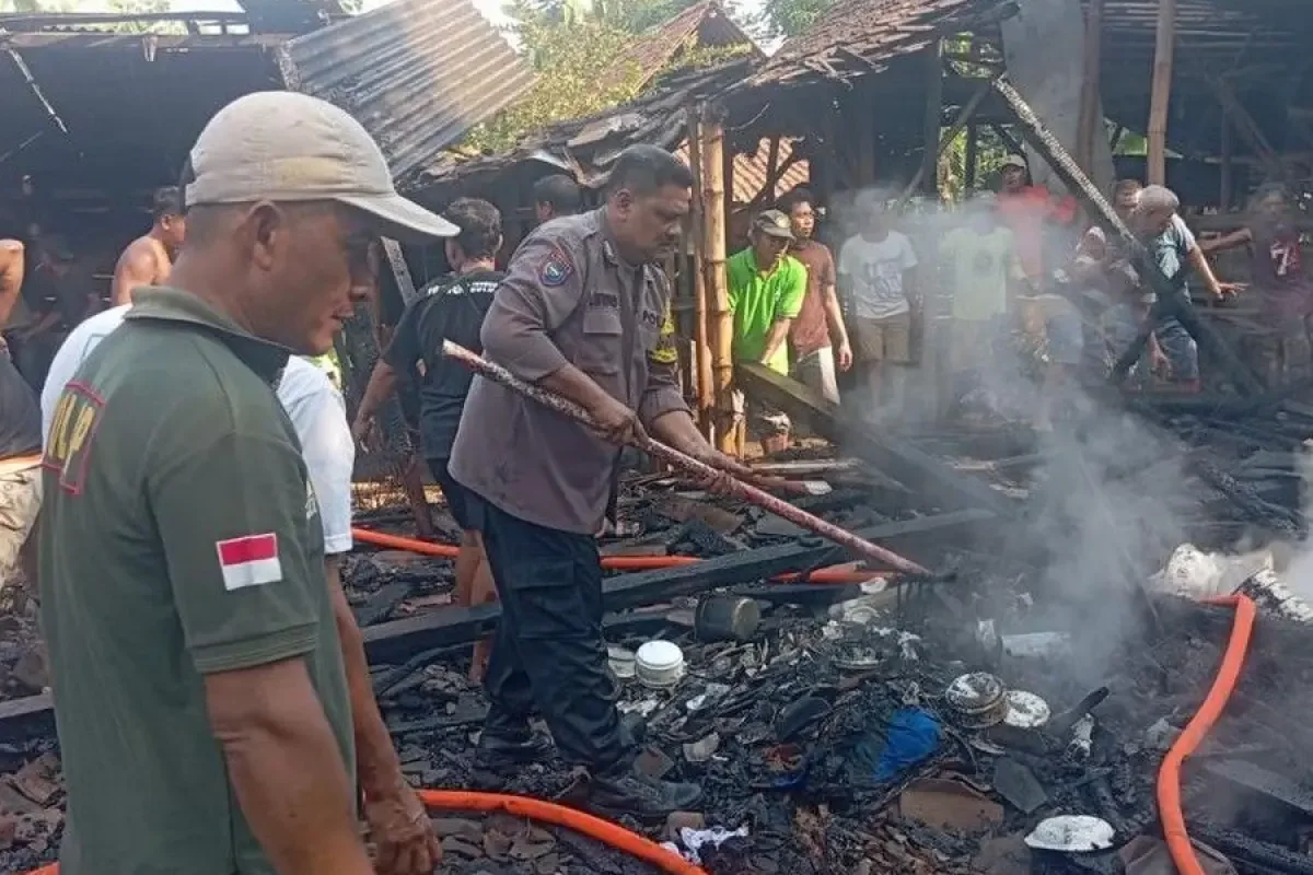Korsleting Listrik Hanguskan Rumah Kayu Jati di Blora, Kerugian Rp 250 Juta