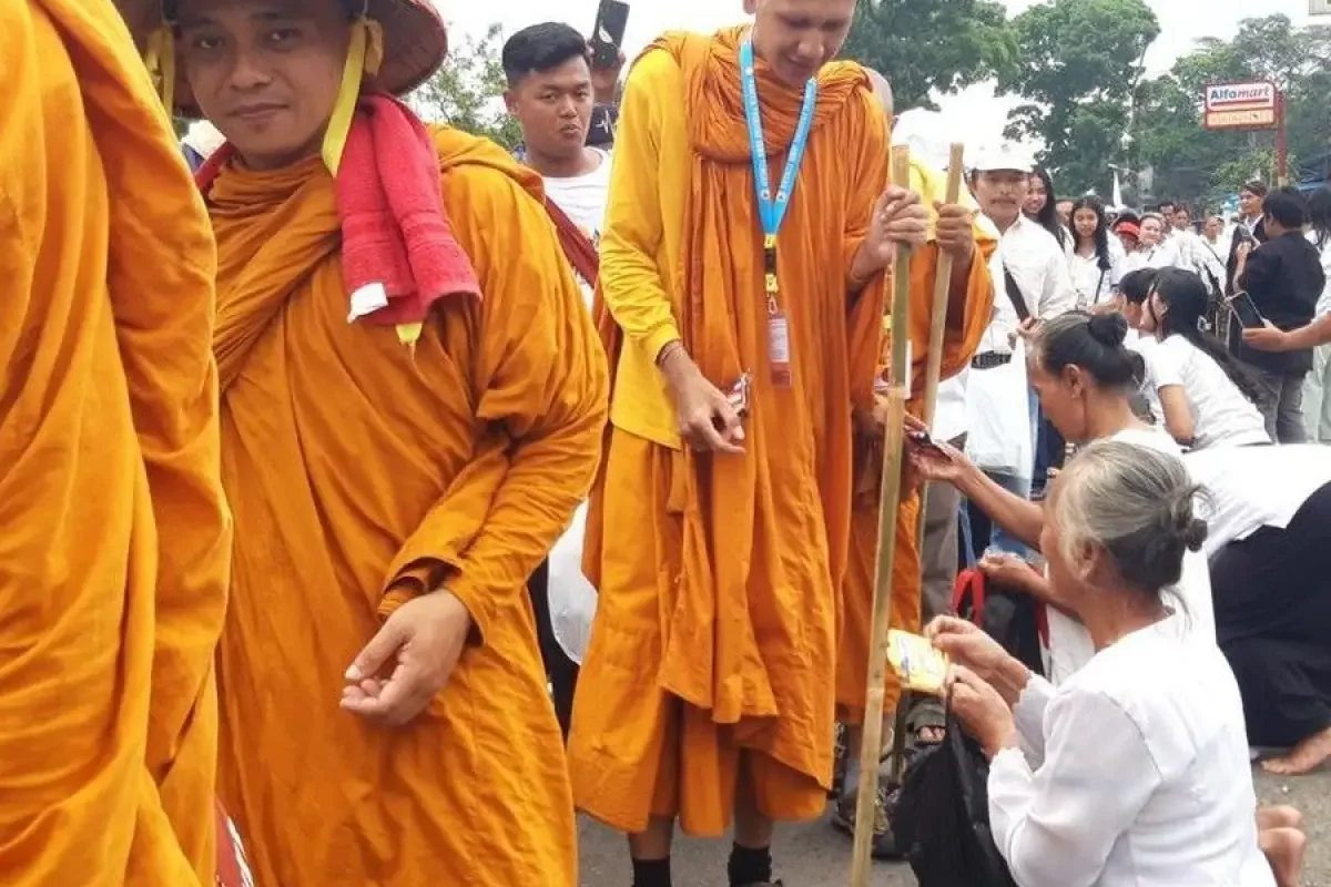 Biksu Thudong Walk for Peace Tiba di Boyolali, Disambut Ratusan Umat
