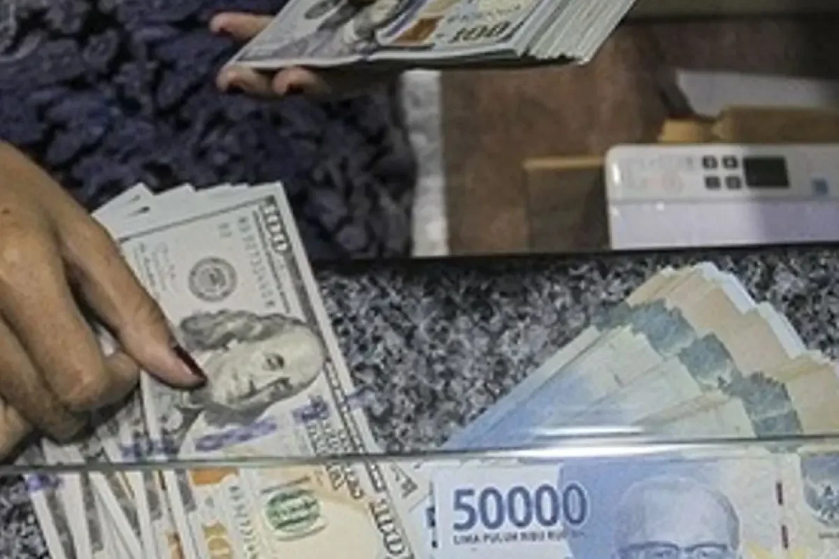 Rupiah Melemah ke Rp 17.880 per Dolar AS pada Akhir Pekan