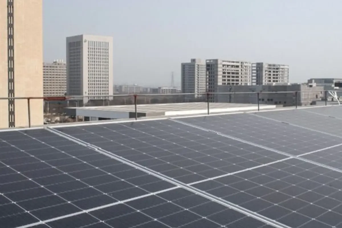 Pemerintah Sediakan Lahan 24 Ribu Hektare untuk PLTS 100 GW di Jawa