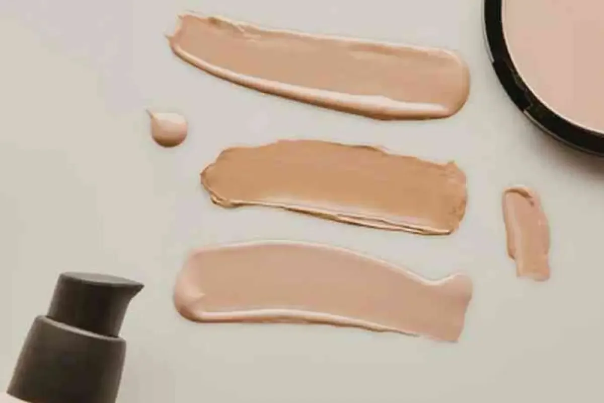 5 Rekomendasi Powder Foundation Praktis untuk Pemula