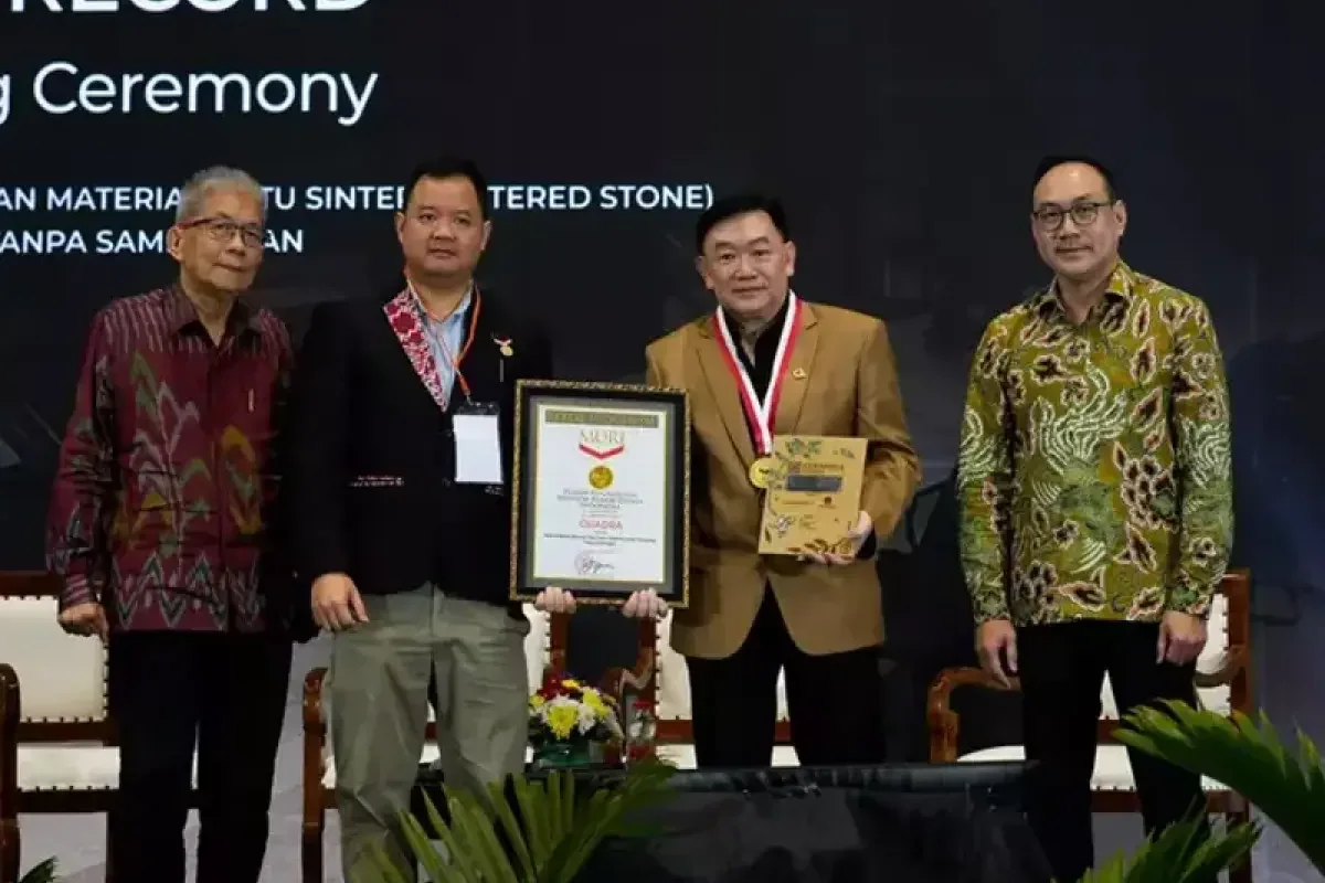 Quadra Raih Rekor MURI dengan Meja Sintered Stone 5 Meter