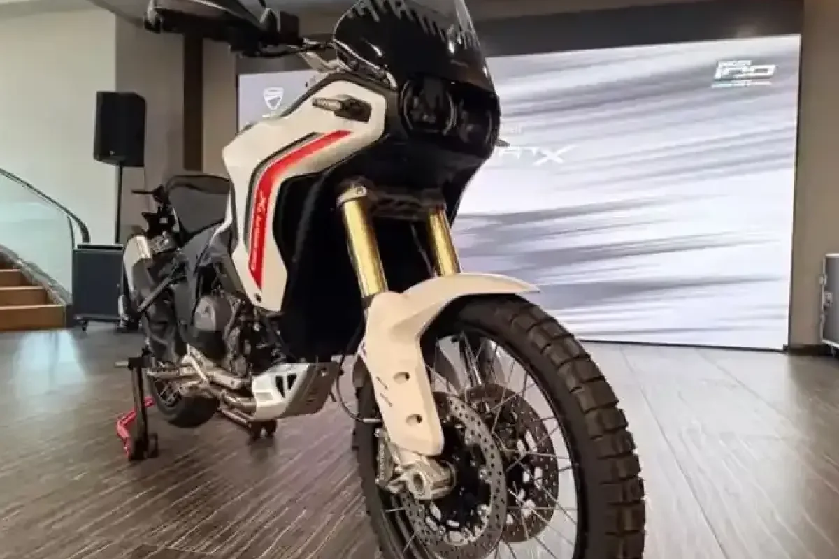 Ducati Indonesia Luncurkan DesertX V2 2026 dengan Mesin Baru 890 cc