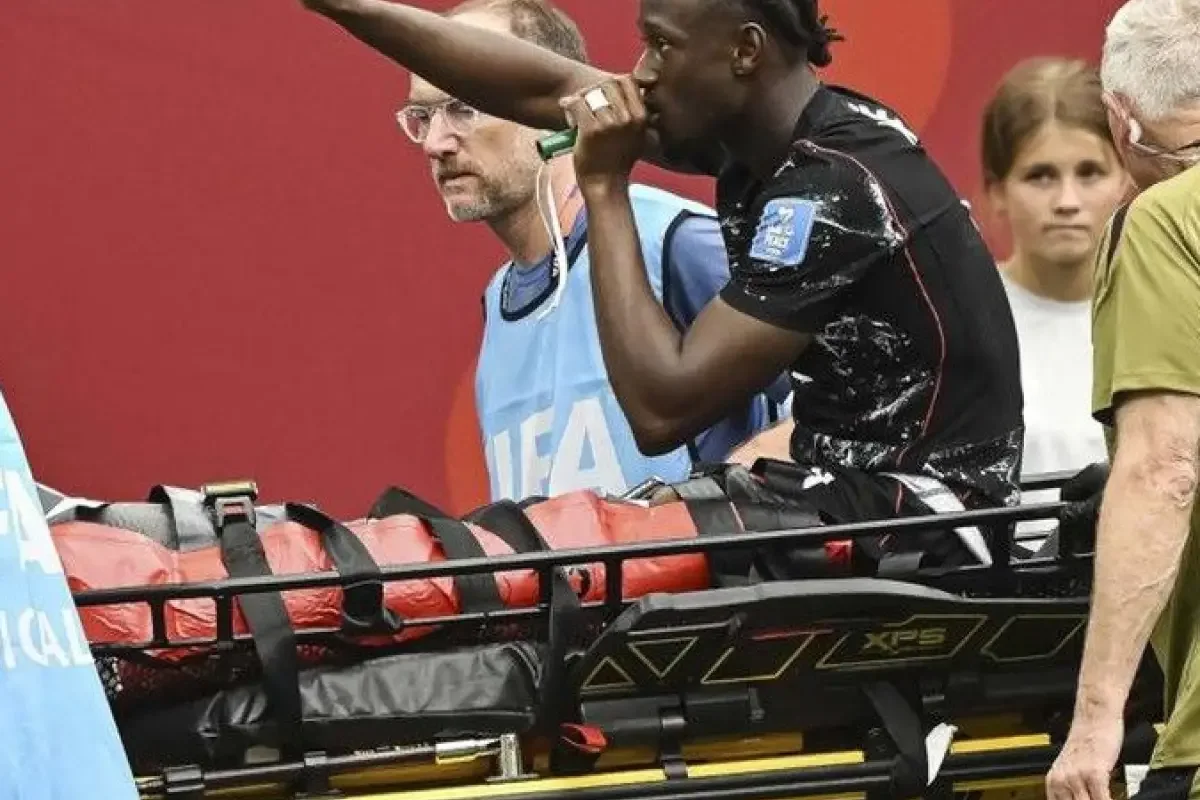 Ismael Kone Alami Patah Kaki Akibat Tekel Keras Pemain Qatar
