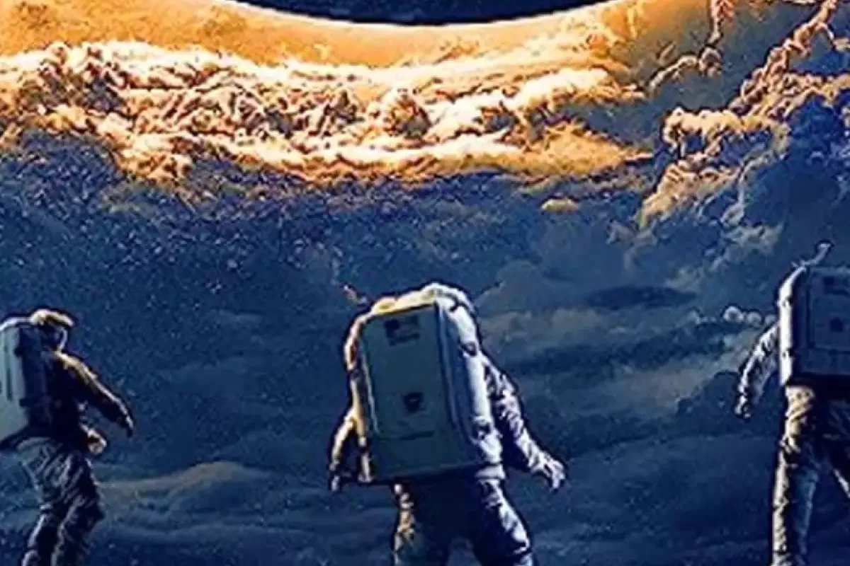 Poster film Moonfall yang tayang di Bioskop Trans TV