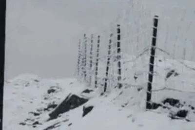 Unseasonal Snowfall Closes Srinagar-Ladakh Highway, Flash Floods Hit Kashmir