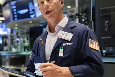 Saham AS Tertekan Geopolitik dan Laporan Emiten