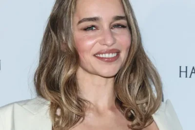 Emilia Clarke Bekukan Sel Telur Usai Dua Kali Alami Aneurisma Otak