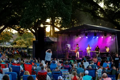 Strongsville Hidupkan Kembali Konser Musim Panas di Town Center Park