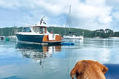 Cuaca Cerah, Pasangan Ini Berlayar ke Isles of Scilly dari Cornwall