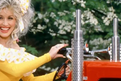 Dolly Parton Tak Naik Wahana di Dollywood karena Mabuk, Tergoda Coba Coaster Baru