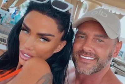 Katie Price Hentikan Pencarian Suami yang Hilang di Dubai