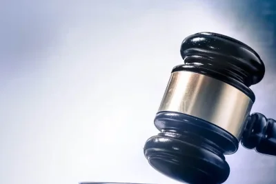 Juri Texas Beri Putusan $49 Juta dalam Gugatan Kecelakaan Truk Maut