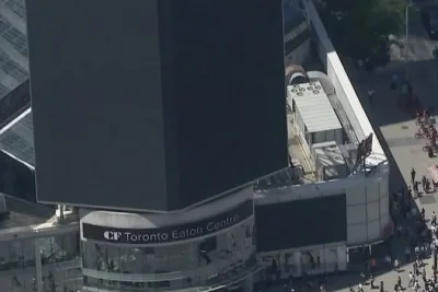 Power Outage Disrupts Downtown Toronto Businesses and Traffic Lights