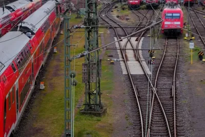 Two Trams Collide in Frankfurt, Injuring Four and Disrupting Transit