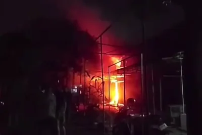 Polsek Andir Selidiki Kebakaran Sembilan Kios di Pasar Ciroyom Bandung