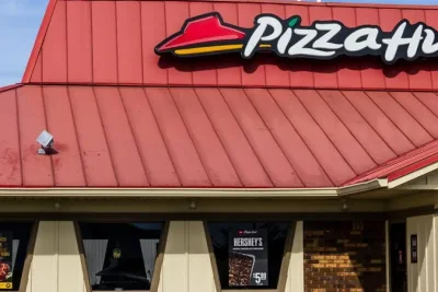 Pizza Hut Hadirkan Kembali Nuansa Restoran Era 90-an