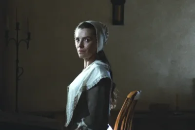 Betty Gilpin on Filming 'Widow's Bay' 1702 Flashback: 'We Were Ghosts in Someone Else's House'