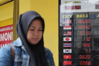 Rupiah Melemah Dekati Rp17.900 per Dolar AS Saat Libur Iduladha