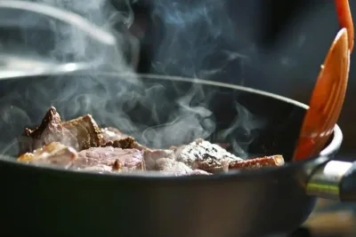 Memanaskan Masakan Daging Berulang Kali Turunkan Kualitas Gizi