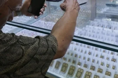 Harga Emas Antam Anjlok ke Rp2,754 Juta per Gram