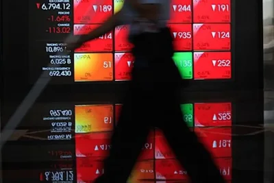 Rupiah Cetak Rekor Terlemah, Saham Bank Besar Kompak Berguguran