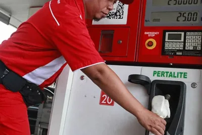 Pemerintah Tahan Harga BBM Subsidi Meski Rupiah Terpuruk ke Rp17.850