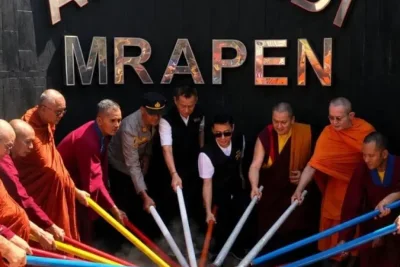 Umat Buddha Mulai Rangkaian Waisak 2026 dengan Pengambilan Api Dharma
