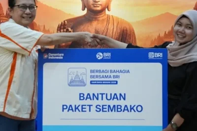 BRI Salurkan 1.000 Paket Sembako untuk Umat Buddha di Jakarta