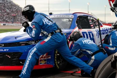 Justin Allgaier Menang di Nashville Superspeedway, Besok Ikut Triatlon
