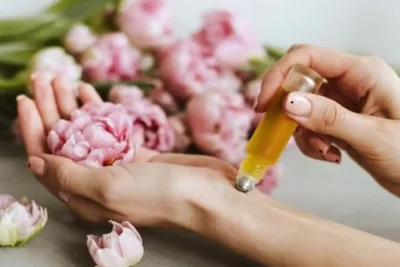 4 Rekomendasi Parfum Lokal Aroma Mawar yang Ramai Digemari