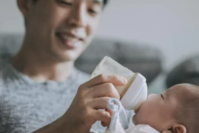 Panduan Ayah Memberikan ASIP Lewat Botol yang Benar dan Nyaman
