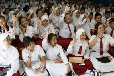 Bahasa Inggris Wajib SD 2027, Pakar Unair: Risiko Ketimpangan Mengintai