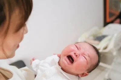 Penyebab Bayi Menangis Saat Tidur dan Cara Efektif Mengatasinya
