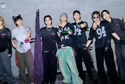 Penggemar BTS di Taiwan Berdoa di Kuil Longshan Demi Tiket Konser