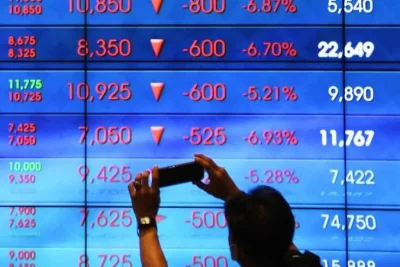 IHSG Anjlok Nyaris 5 Persen, Rupiah Tembus Rp17.900 per Dolar AS