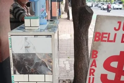 Pedagang Valas Kaki Lima Kwitang Keluhkan Transaksi Sepi