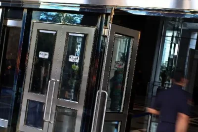 Rupiah Melemah Dekati Rp18.000 per Dolar AS Akibat Tekanan Global