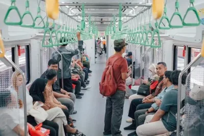 KAI Commuter Normalisasi Jalur KRL Tanah Abang Pascakebakaran