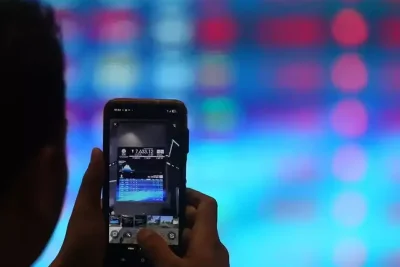 IHSG Terperosok ke 5.698, Ini Saran Analis untuk Investor