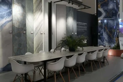 QUADRA Cetak Rekor MURI dengan Meja Sintered Stone Seamless 5 Meter