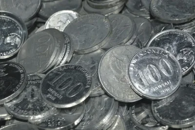 Rupiah Melemah Signifikan ke Rp 18.179 per Dolar AS pada Awal Pekan