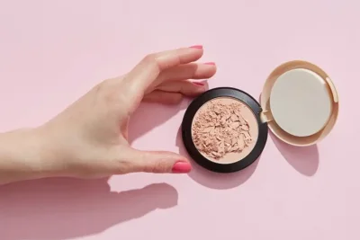 4 Rekomendasi Bedak Andalan MUA yang Terjangkau dan Flawless