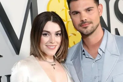 Taylor Lautner dan Istri Umumkan Jenis Kelamin Anak Pertama