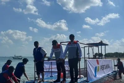 Pertamina dan ITS Operasikan Kapal Pembersih Sampah Otomatis di Bali