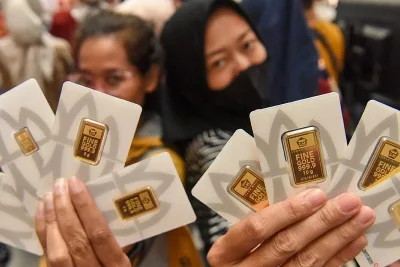 Harga Emas Antam Turun Rp20.000 per Gram, Kini Rp2,713 Juta