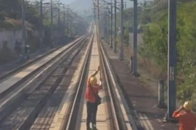 KCIC Larang Warga Main Layang-Layang Dekat Jalur Kereta Whoosh