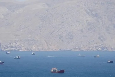 Iran Tutup Selat Hormuz, Harga Minyak Mentah Langsung Meroket