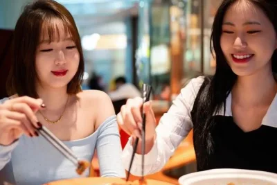 Pahami Etika Berbagi Makan Satu Piring Demi Kenyamanan Bersama