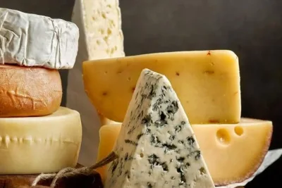 Perbandingan Gizi Keju Cheddar, Mozzarella, dan Parmesan